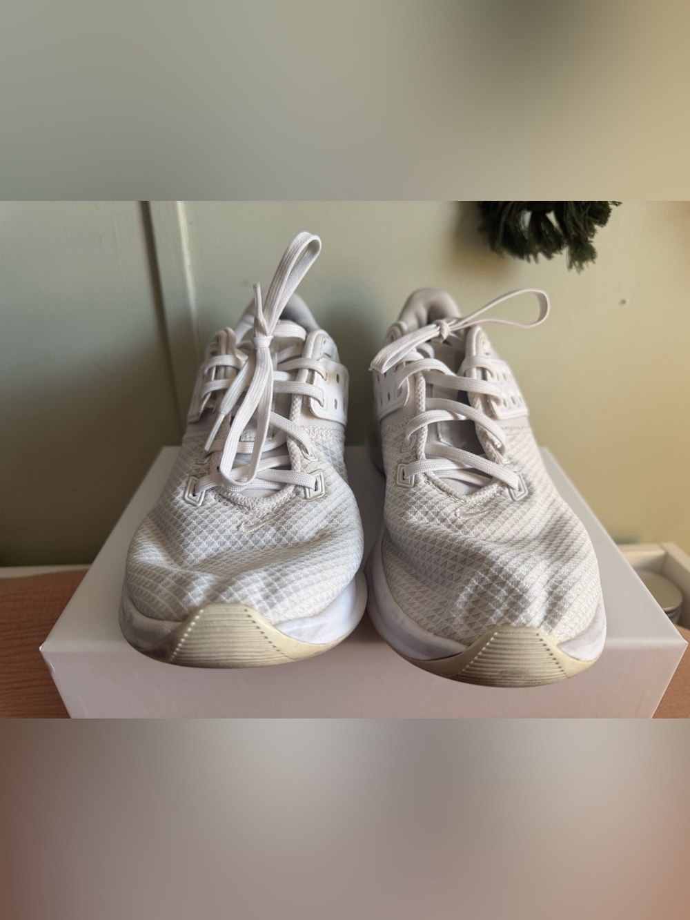 Nike air max All-White Lightweight Athletic Sneakers